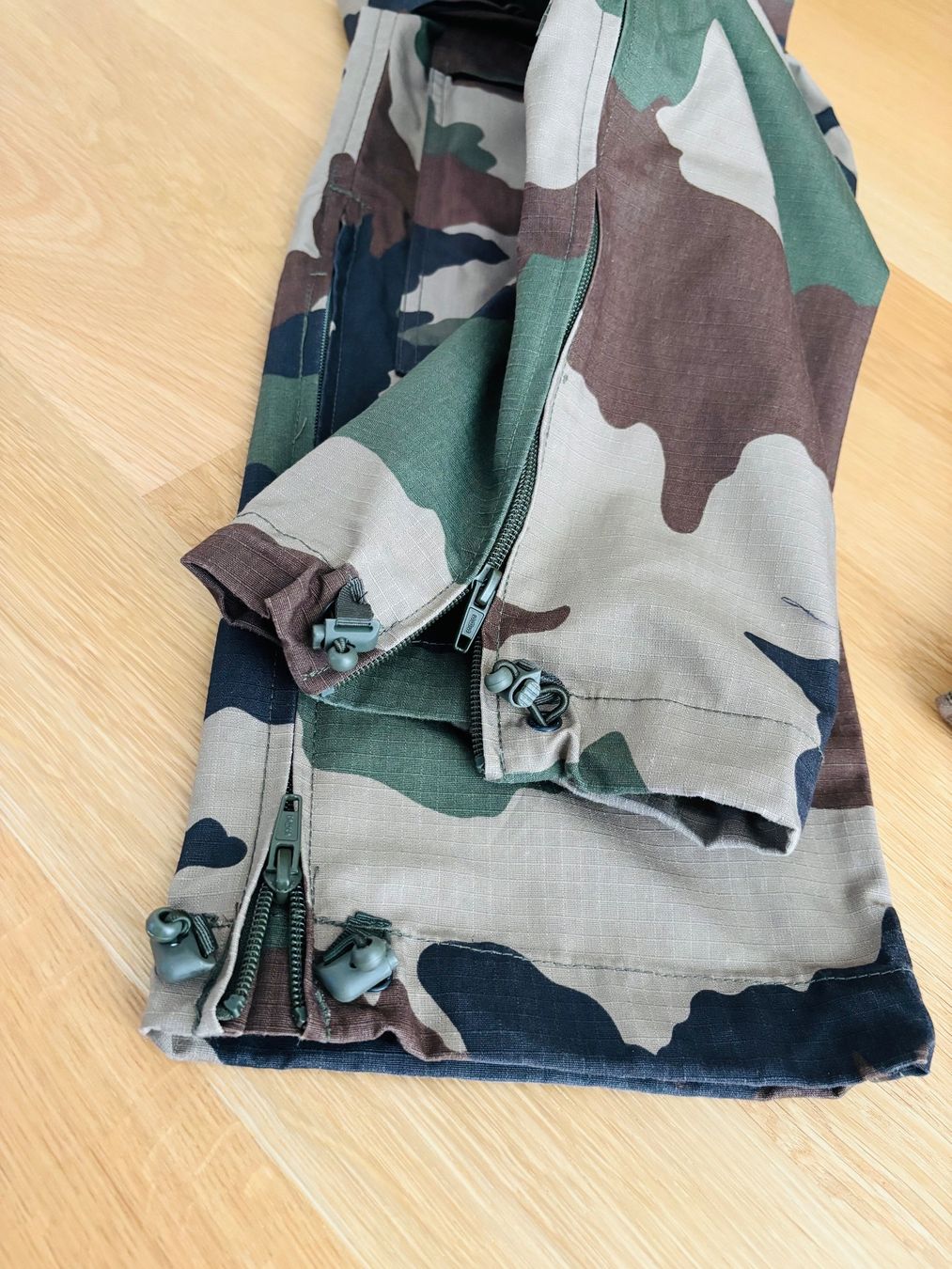 Uniformi: Armee Uniform, NEU – Nuovo (secondo la descrizione) da Zürich venduto da 2KiWi 8