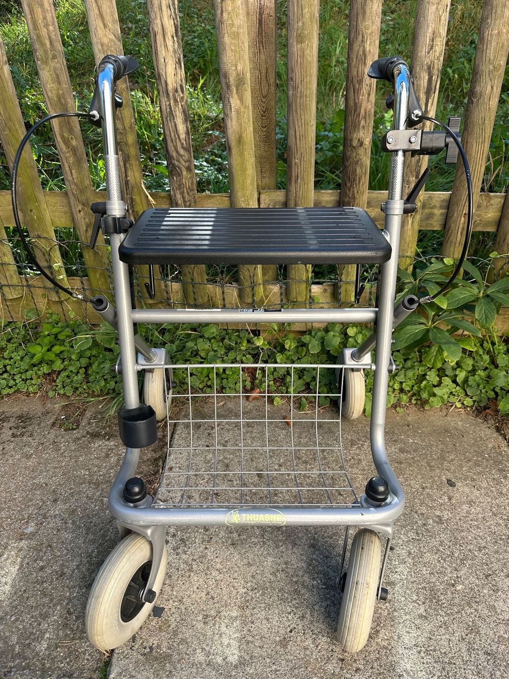 Ausili per la deambulazione: Rollator Thuasne Homecare – Usato da Zuerich venduto da Hugi2015 1