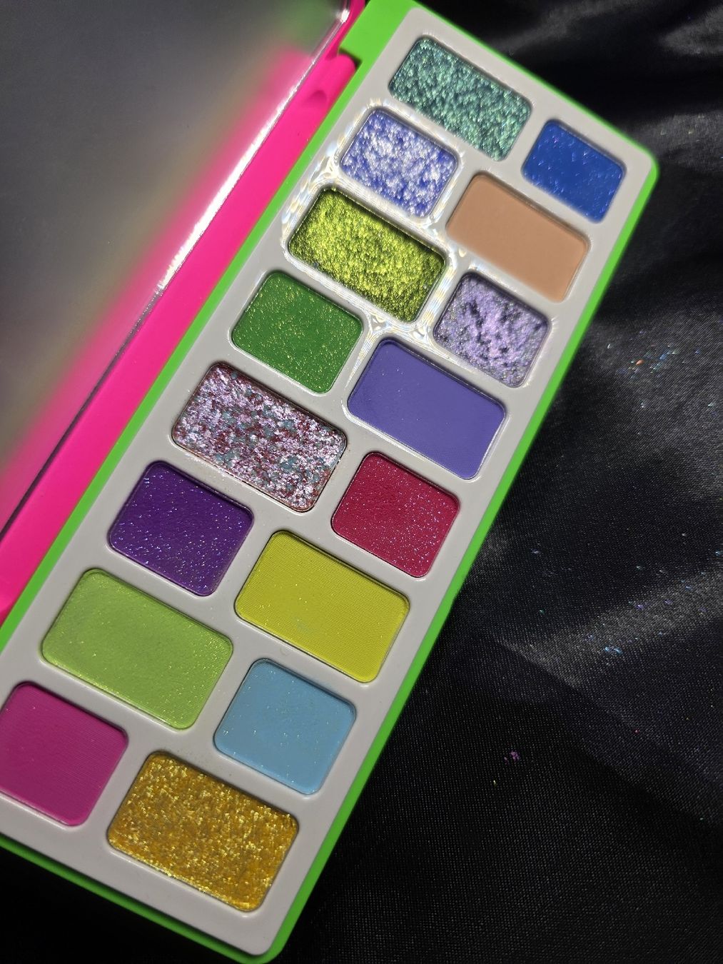 Make-up: Yan 16 Lidschatten-Palette Cheeryep – Usato da Uster venduto da mikedizzy84