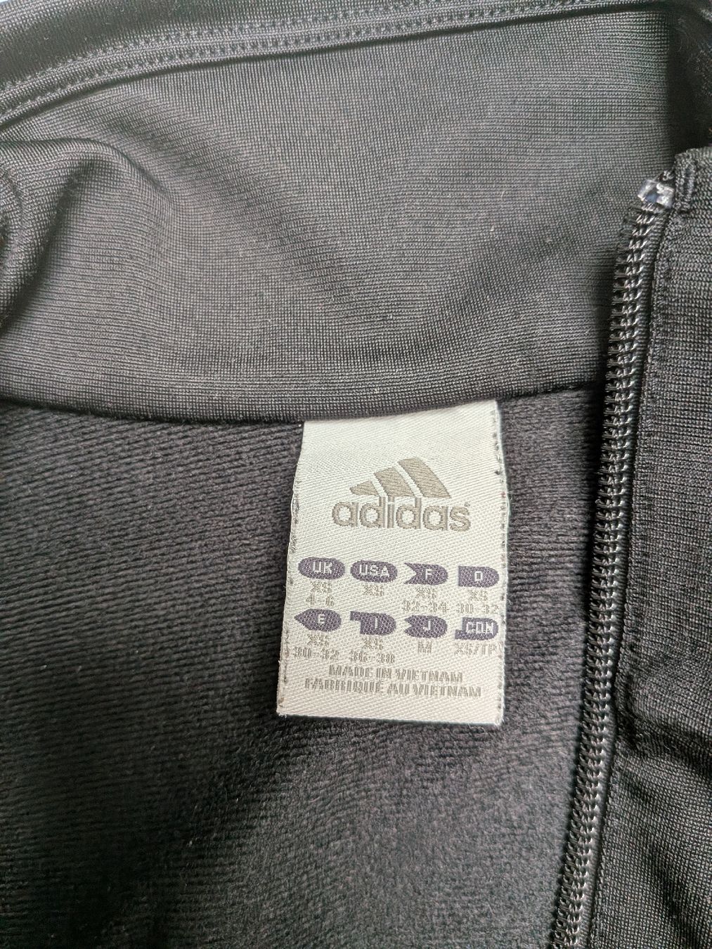 Adidas Giacche: Adidas Jäggli  – Usato da Küssnacht am Rigi venduto da schweizerrose 1
