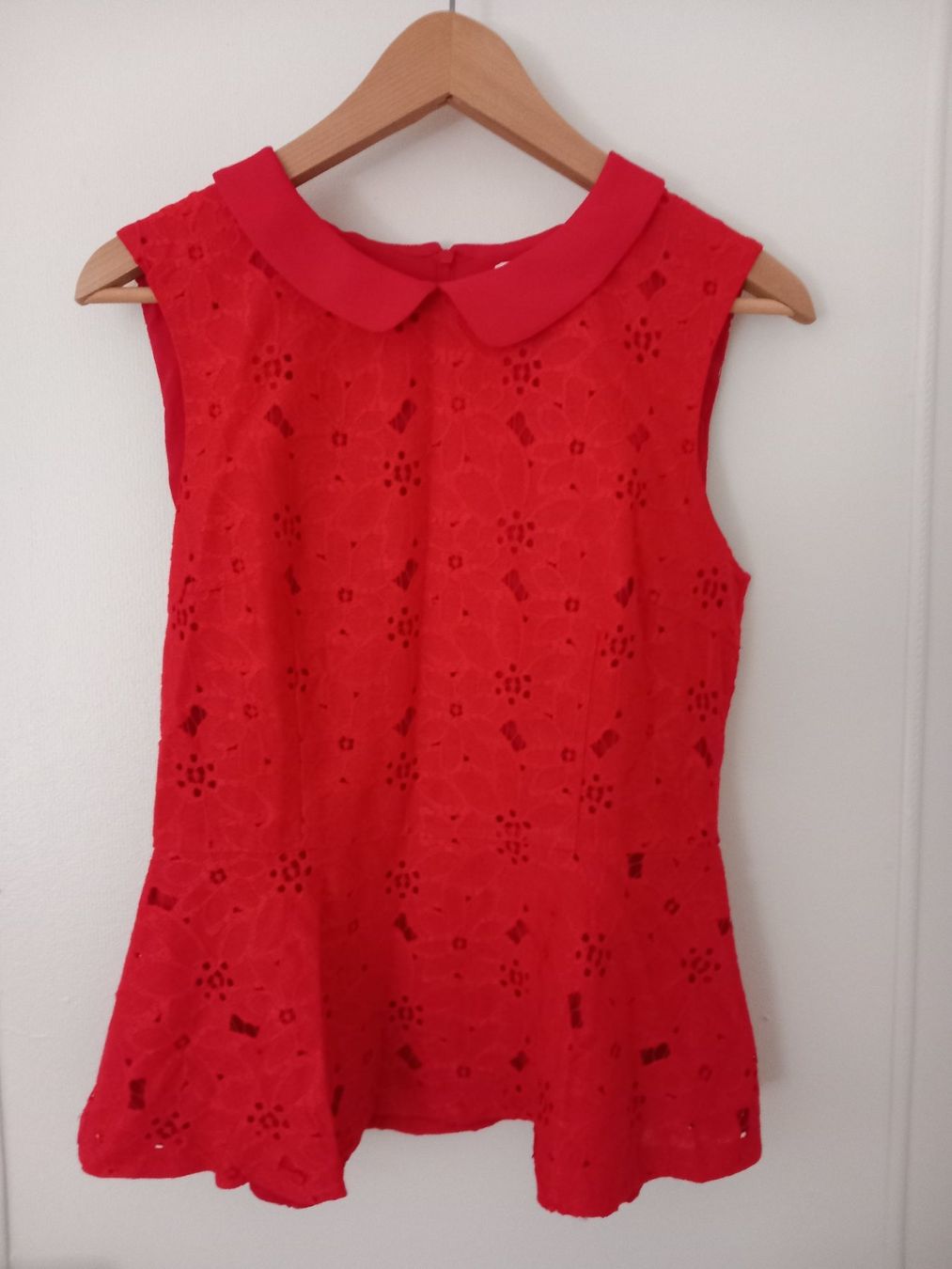 Mint & Berry Top: Top péplum rouge Mint & Berry – Nuovo (secondo la descrizione) da Lausanne venduto da jess090
