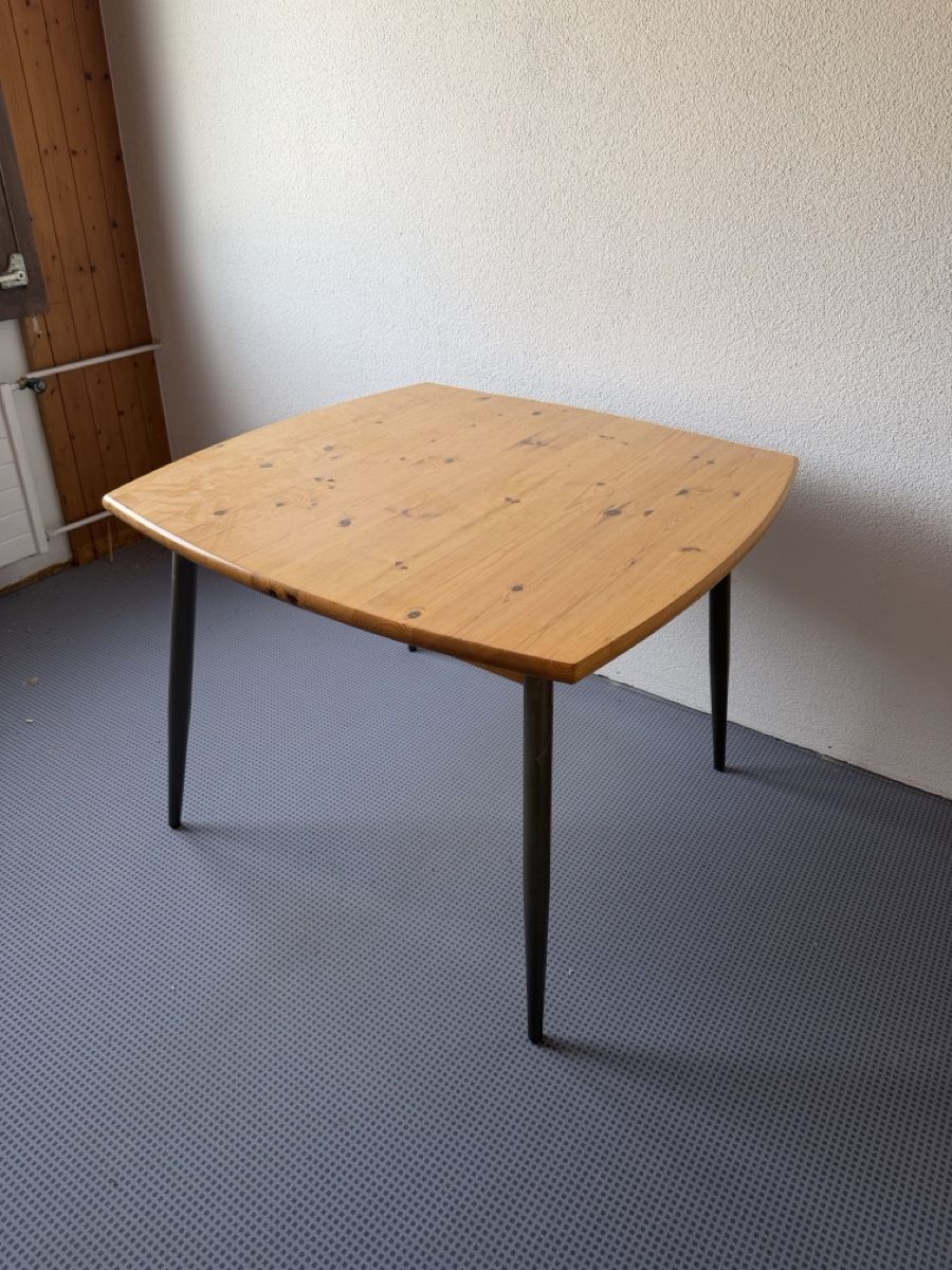 Tische: Tisch – Gebraucht aus Oeschgen von Zylinder