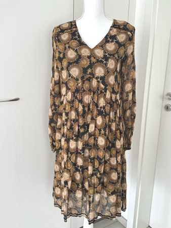 Kleid von NILE, Gr. S. Neu. 100%  Viskose.  Midi Kleid.   