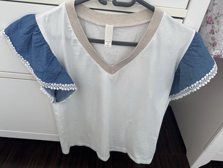 Damen T-Shirt weiss blau Spitze Made in Italy neuwertig
