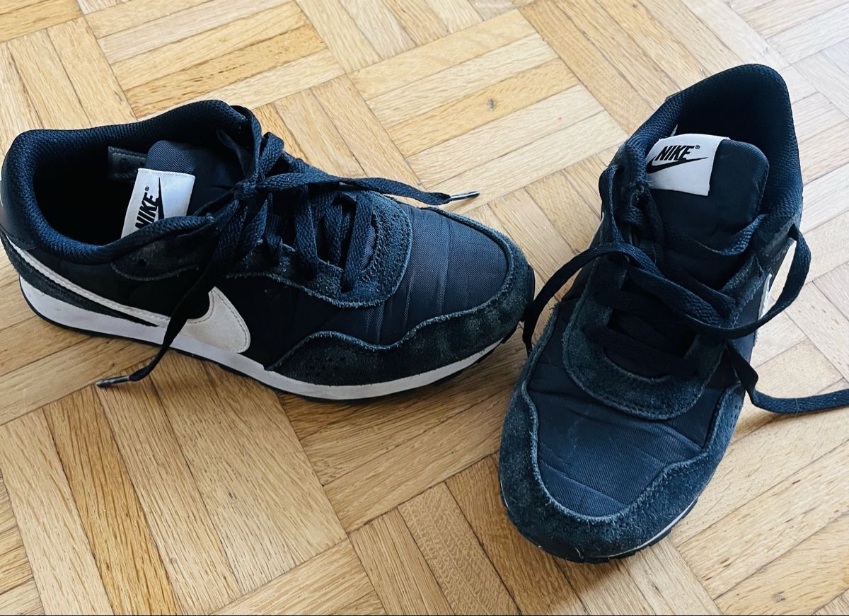 Nike Scarpe da uomo: Nike Sneaker, Modell Venture Runner, Dunkelblau Grösse 36.5 – Usato da Baden venduto da Sandra148 3