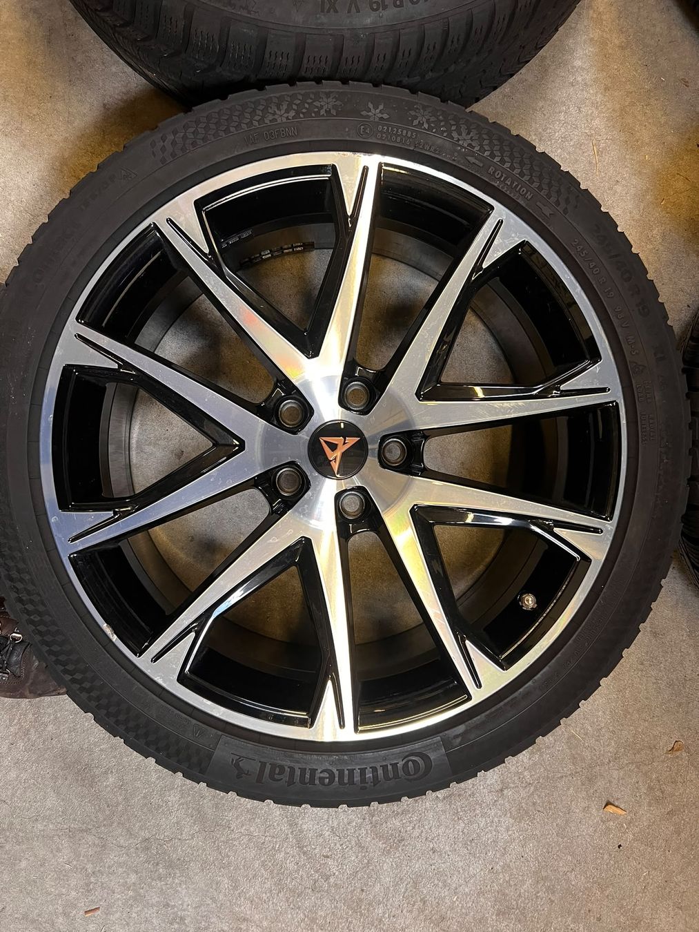 Seat Pneumatici & Ruote complete: Cupra Ateca Winterräder 245/40 19 – Usato da Brittnau venduto da Dead6O 7