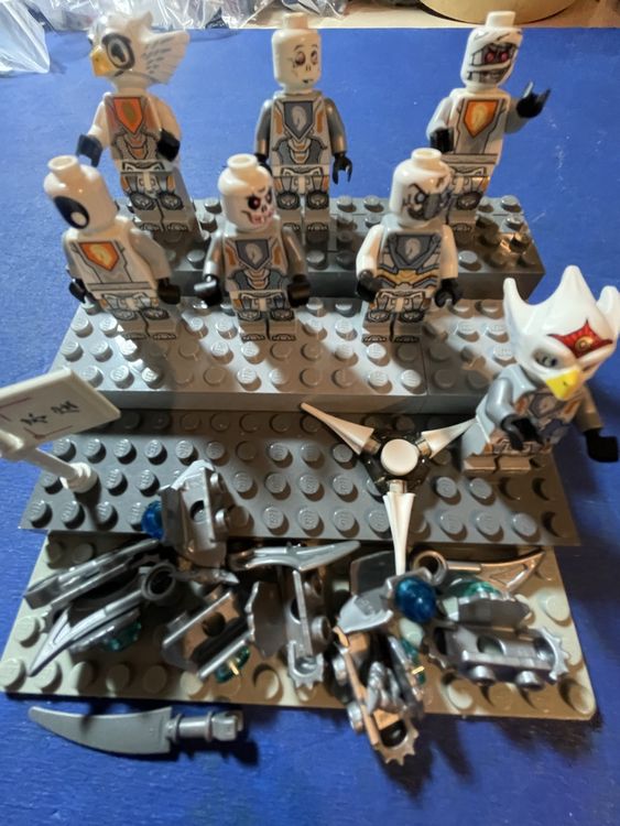 Lego Jouets: Lego 7 Chima Figuren mit Ausrüstung – D'occasion à Gelterkinden par Schatzsucher01