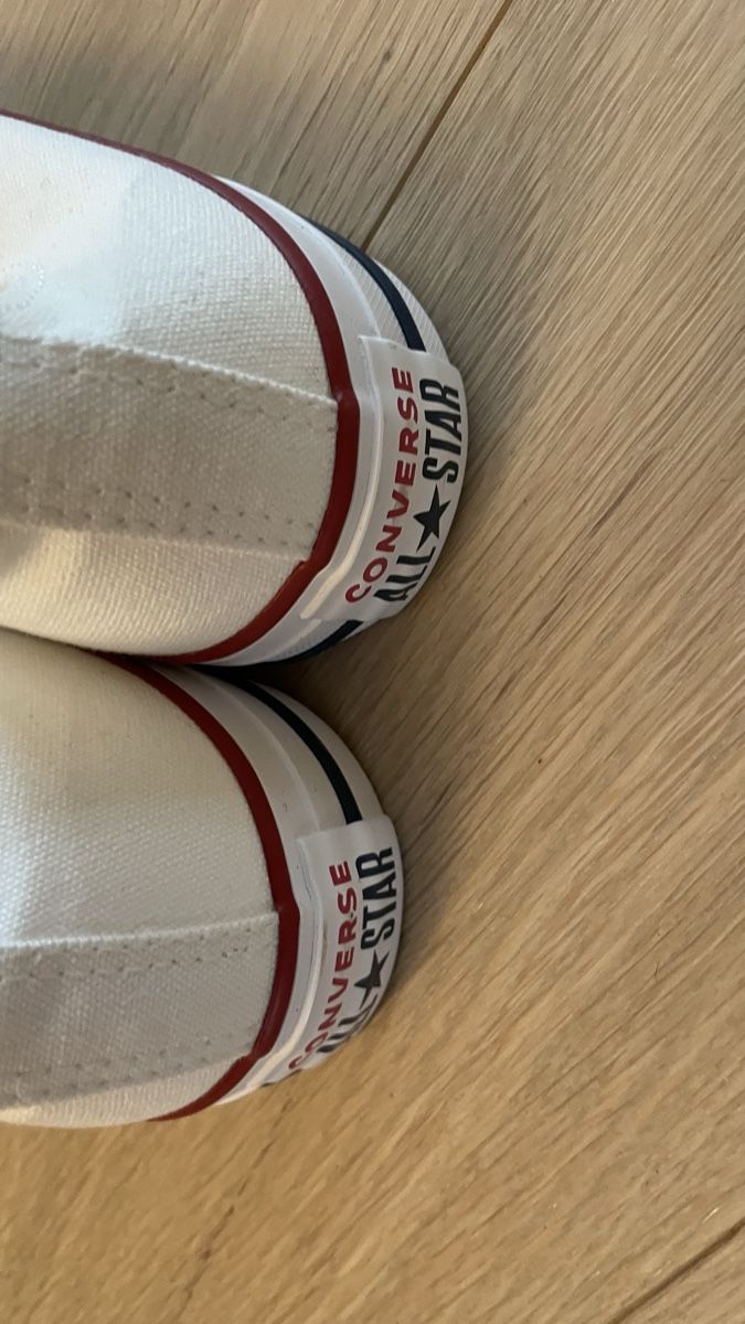 Chaussures femmes: NEUVES Converses 39 – Neuf (Voir description) à Satigny par Pauline_1987 4