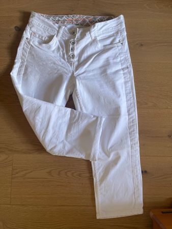 Damen Jeans Capri weiss Grösse 36/38 guter Zustand