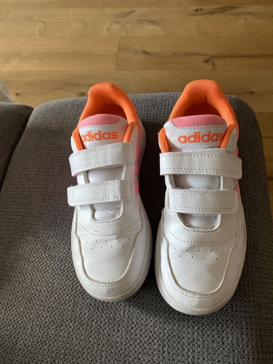 Adidas Scarpe per ragazzi: Turnschuh Adidas 32 – Usato da Läufelfingen venduto da Alles_Garantie 1