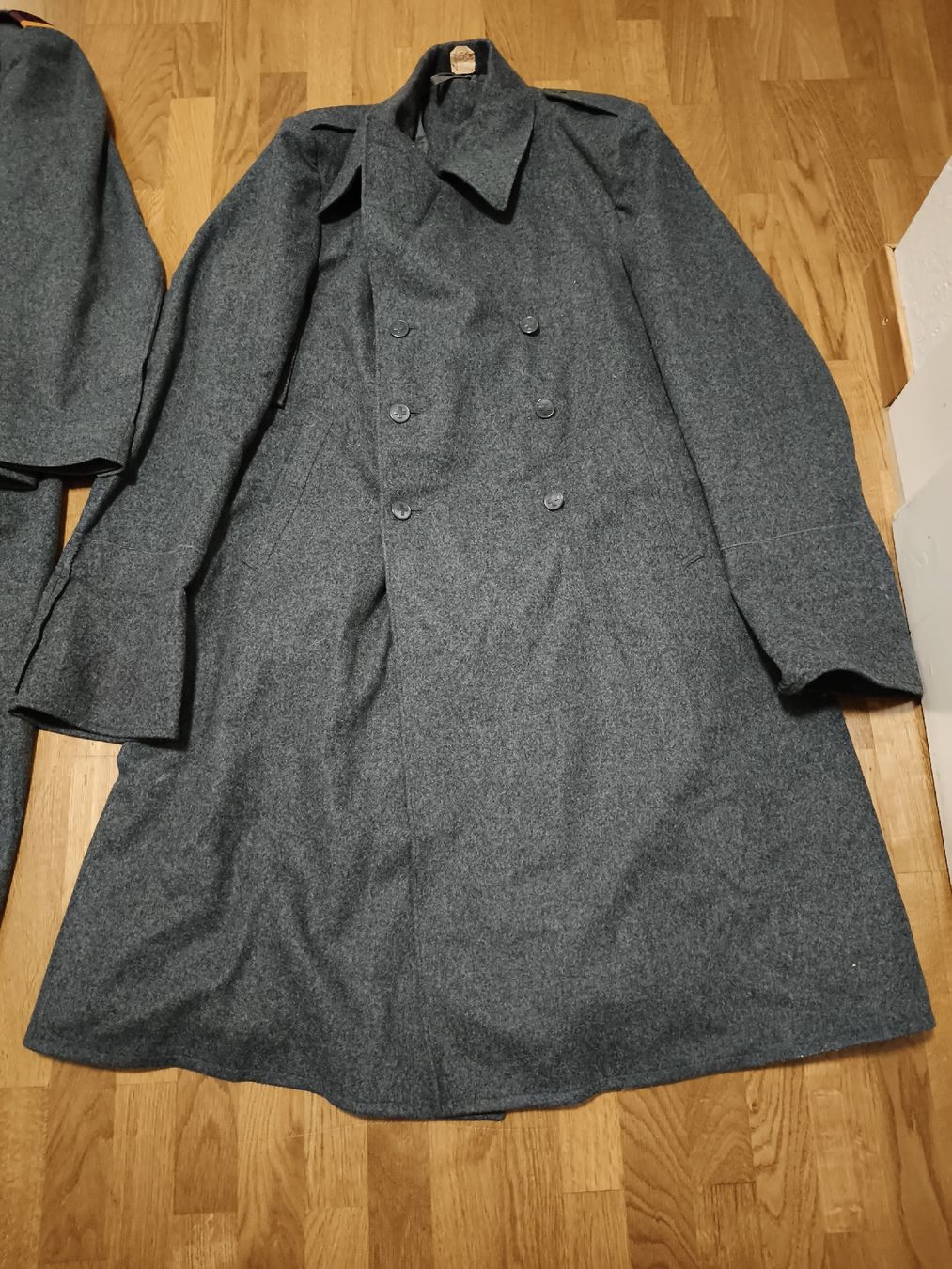 Schweizer Armee Uniformen: Schweizer Ordonnanz Uniform Hose mit Mantel 1940 – Gebraucht aus Wichtrach von Pentium98 1