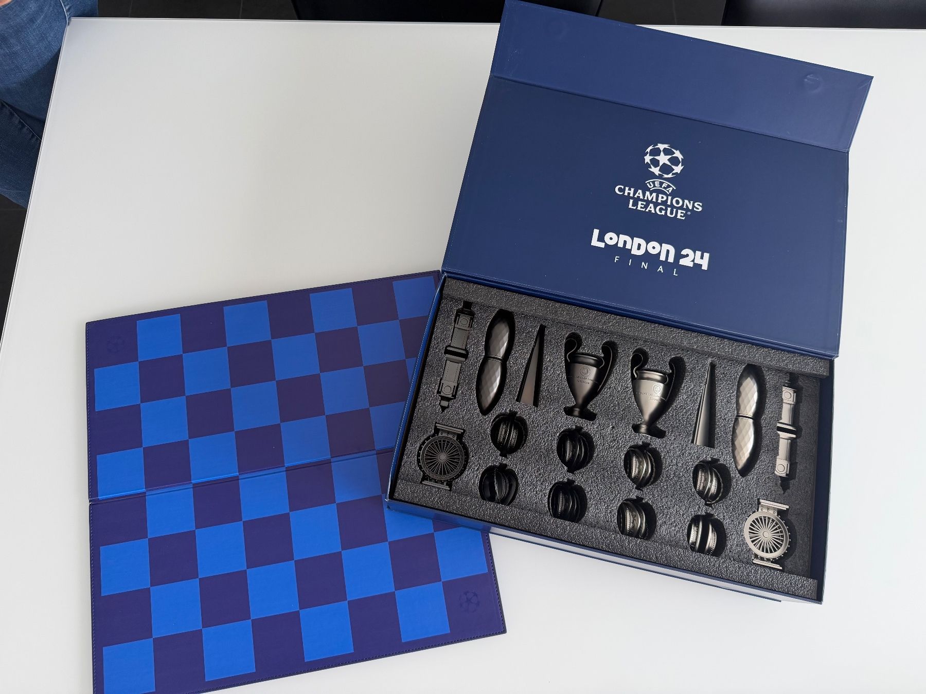 Giochi: UEFA Champions League 2024 Schach Set – Nuovo e nell'imballaggio originale da Interlaken venduto da nak_z98k