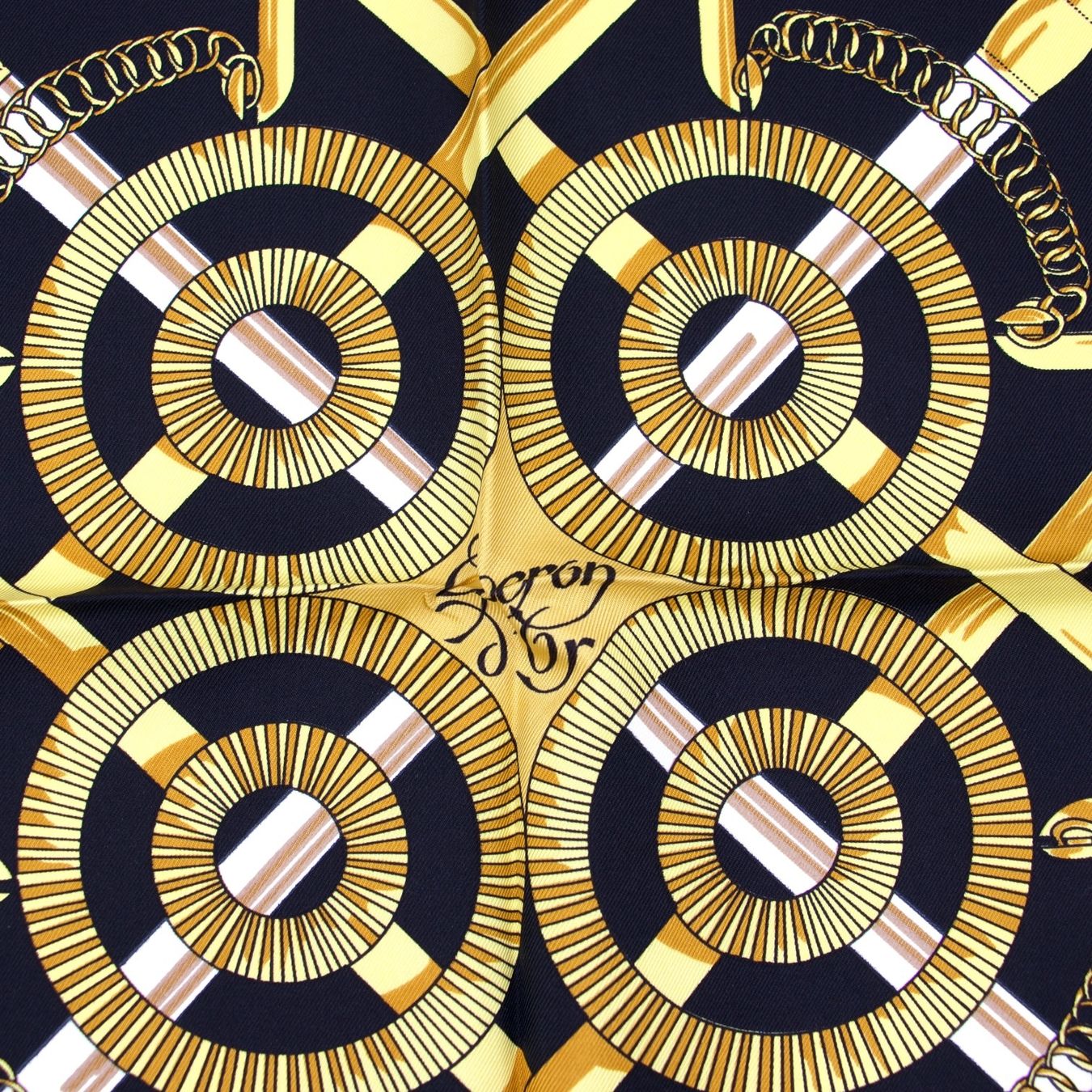 Hermès Foulards, Tücher & Schals: Hermès Carré "Eperon d'Or" schwarz – Gebraucht aus Binningen von Designerlabels 7