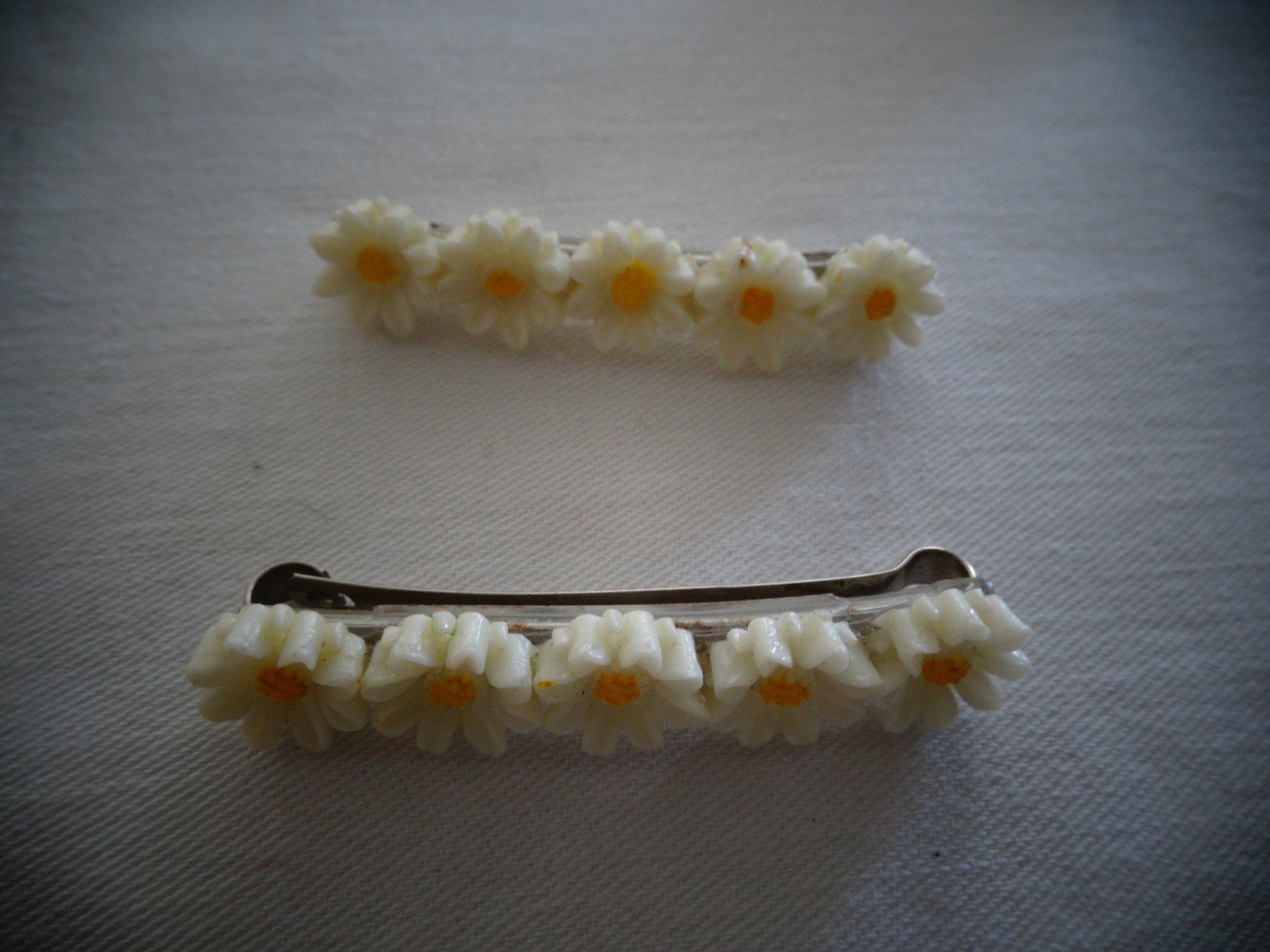 Haarschmuck: 2 alte Haarspangen Gänseblümchen – Gebraucht aus Neerach von jenny062