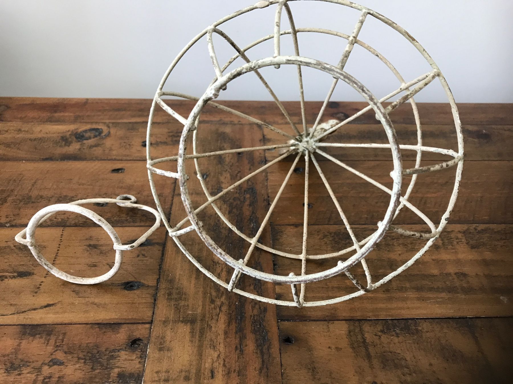 Tutte le decorazioni: Deko Metallkäfig mit Fleur de Lys – Usato da Rapperswil SG venduto da cosiba01 3