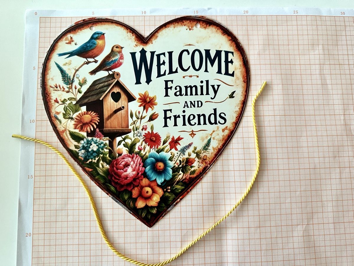 Tutte le decorazioni: Rustic Heart-Shaped Welcome Sign, Aluminum – Nuovo (secondo la descrizione) da Gattikon venduto da Sarahs_Schatzkammer 1