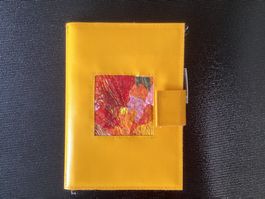 Gelber Notizblock-Organizer aus Blache