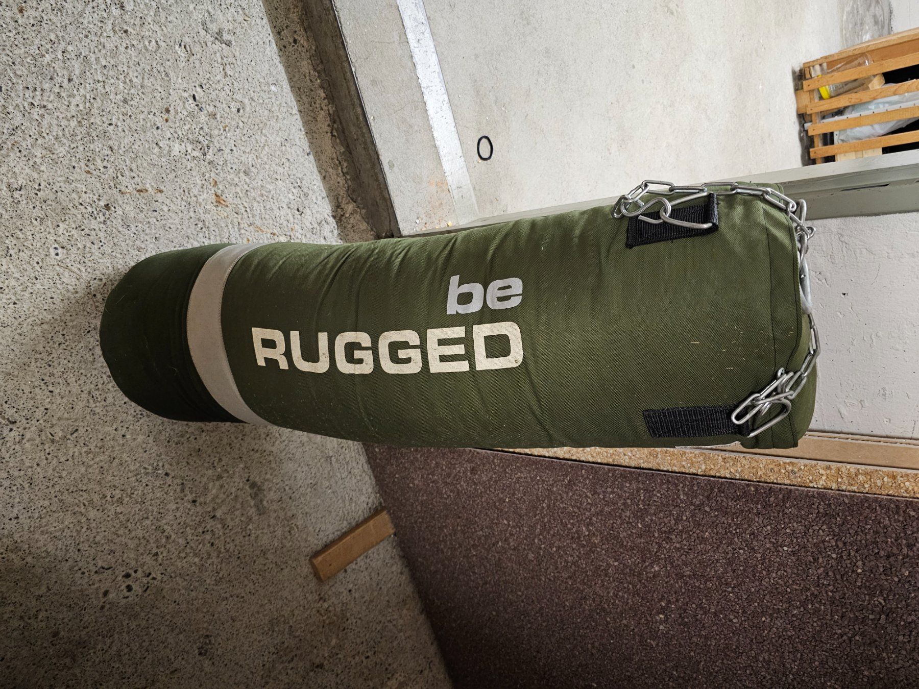 Sacs de frappe: Boxsack "be RUGGED" grün Hängesack mit Kette – D'occasion à Brugg AG par nole01