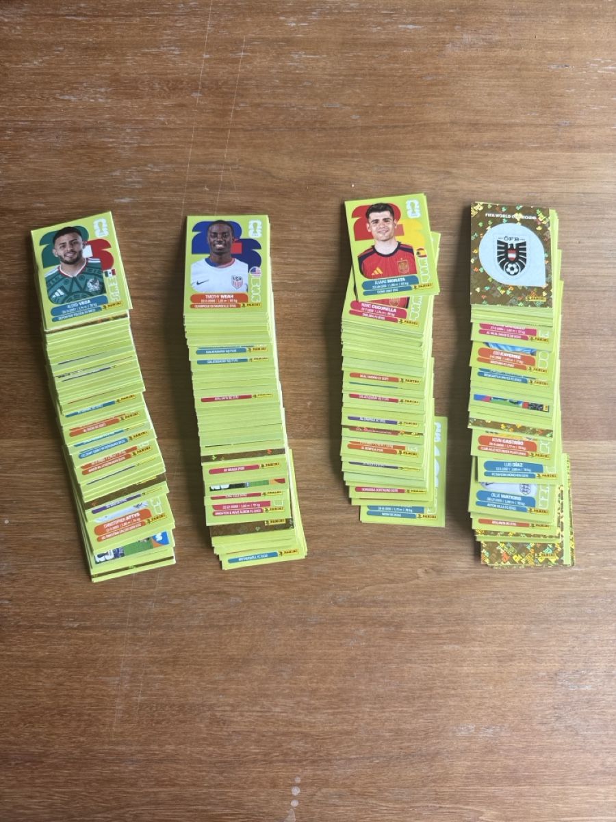 Panini Carte collezionabili: Lot de 369 Panini WC26 SANS DOUBLES – Nuovo (secondo la descrizione) da Genève venduto da math_cedra