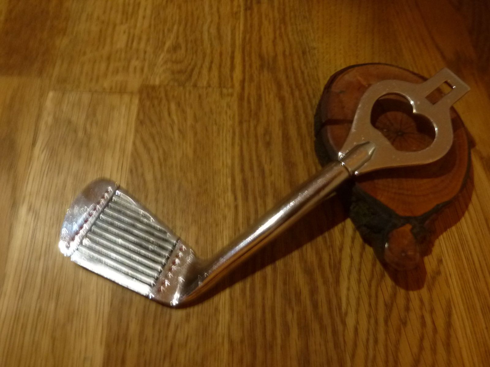 Flaschenöffner & -verschlüsse: Schöner Flaschenöffner Golfschläger – Gebraucht aus Hochfelden von swissice