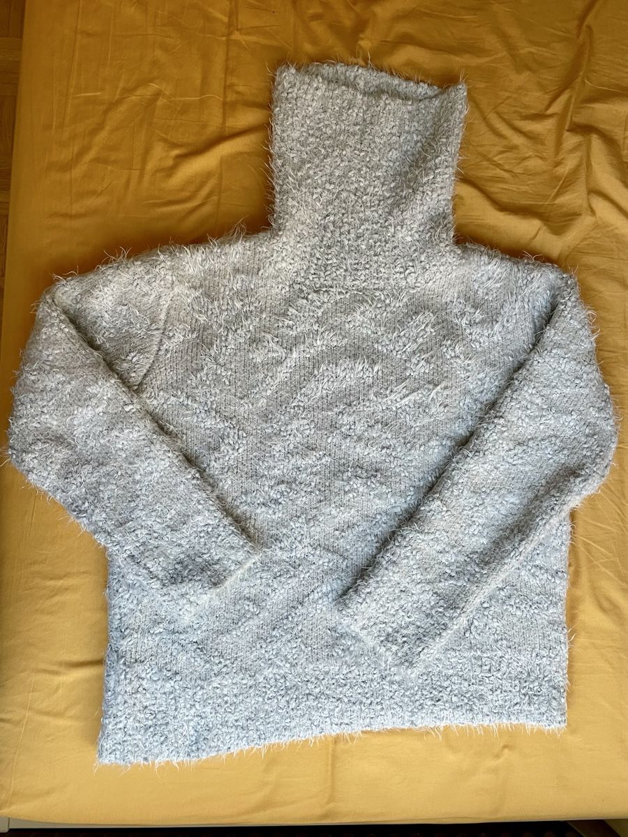 Zara Pullover & Sweatshirts: Zara Pullover, Gr. S, hellblau/hellgrau, flauschig – Gebraucht aus Zürich von Carlajimena
