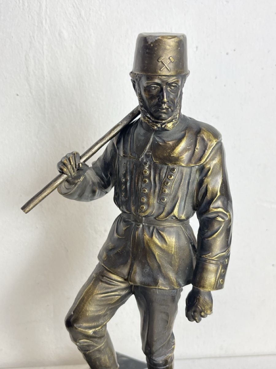 Figurines: Antike Bronce Figur auf edlem  Marmorsockel – D'occasion à Dettighofen par Moshop 2