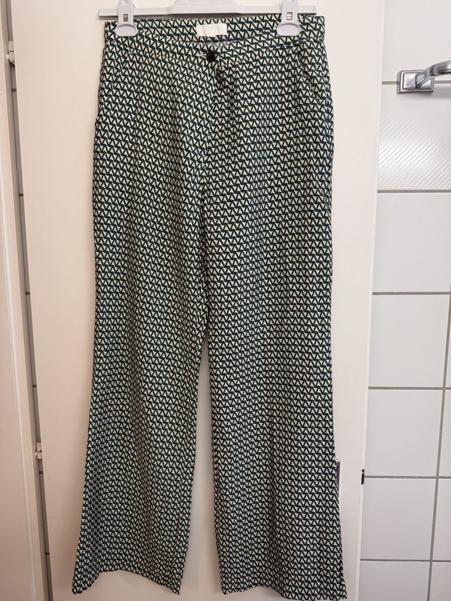 H&M Pantaloni: H&M Hose grün/beige Grösse 38. – Usato da Adliswil venduto da StephanieAnnina