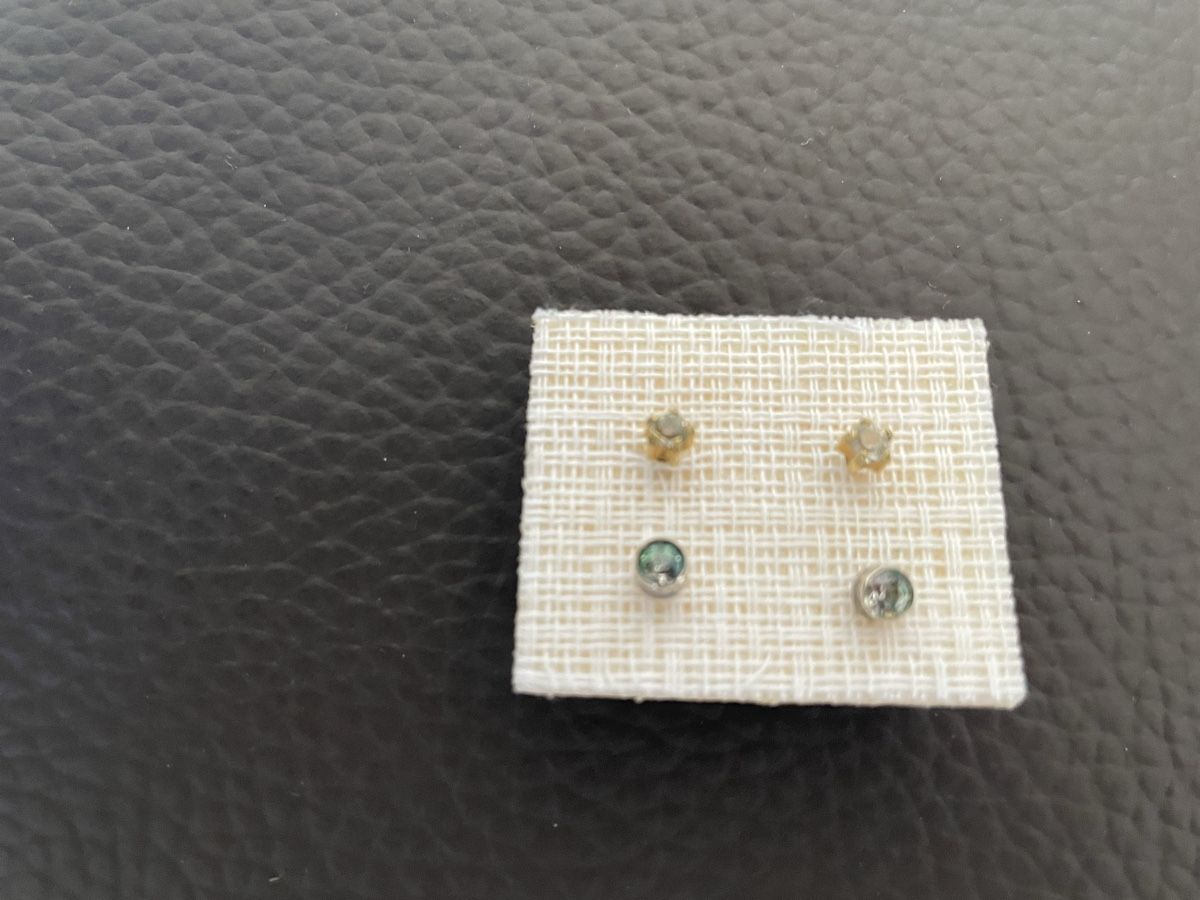 Boucles d'oreille: Kleine Ohrstecker  – D'occasion à Münchenstein par Kapris