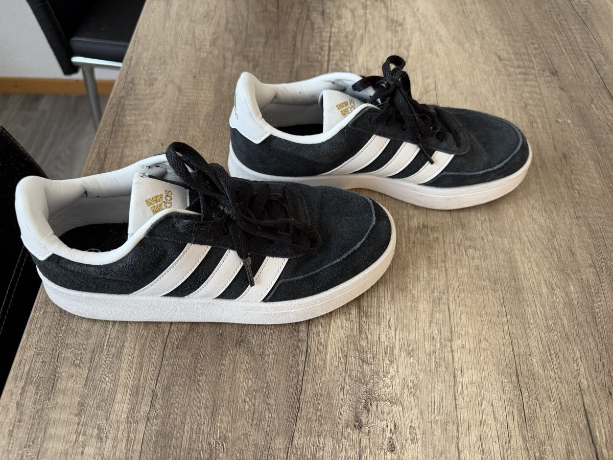 Adidas Damenschuhe: Adidas Schuhe – Gebraucht aus Strengelbach von Nati_97 2