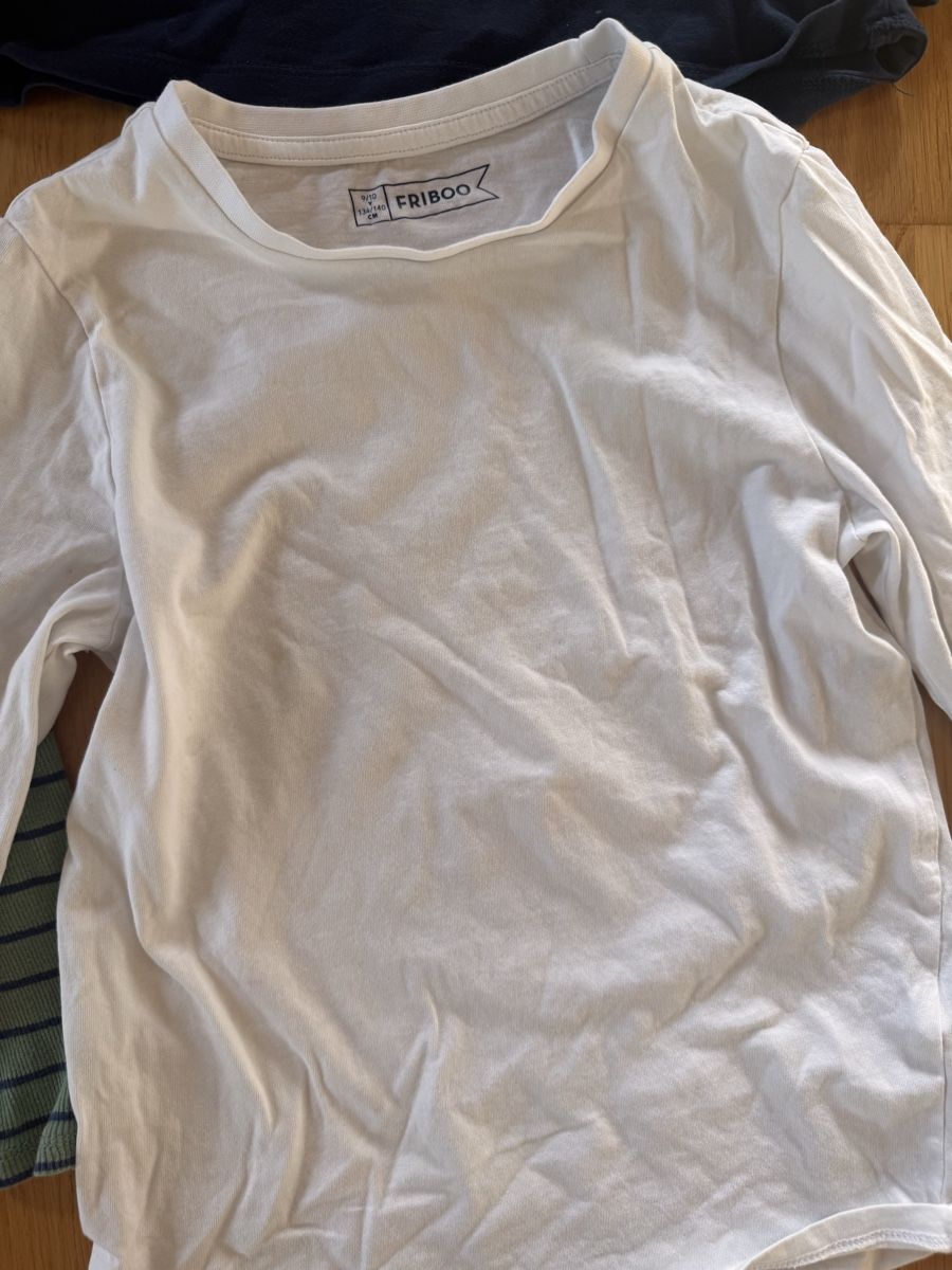 Maglioni & Felpe: Jungen Langarmshirts 134/140 – Usato da Wädenswil venduto da dorodi 1