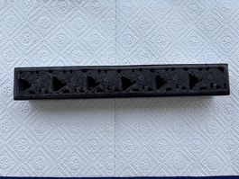 Räucherbox mit geschnitzten Elefanten
