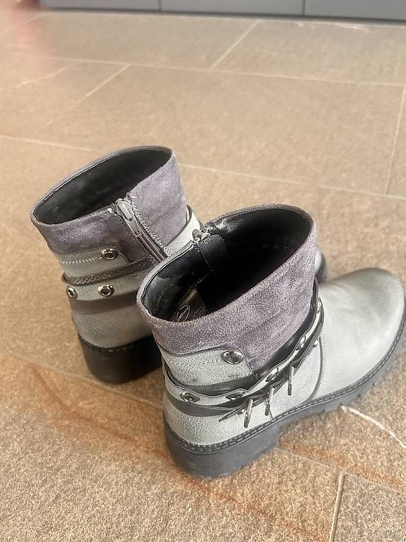Scarpe da donna: stivaletti donna – Usato da Bioggio venduto da vir_5b6b