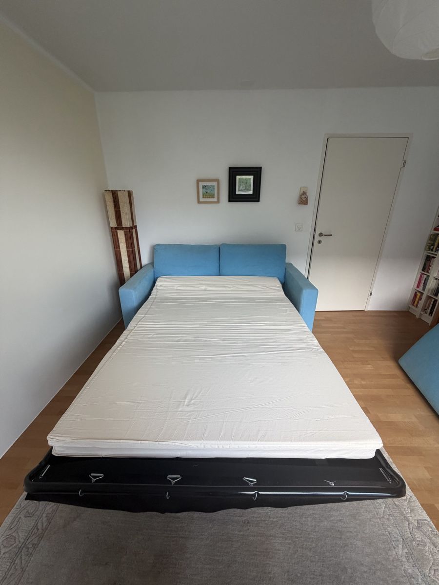 Divani: 2er Bettsofa hellblau, sehr guter Zustand – Usato da Dübendorf venduto da vamei22 5