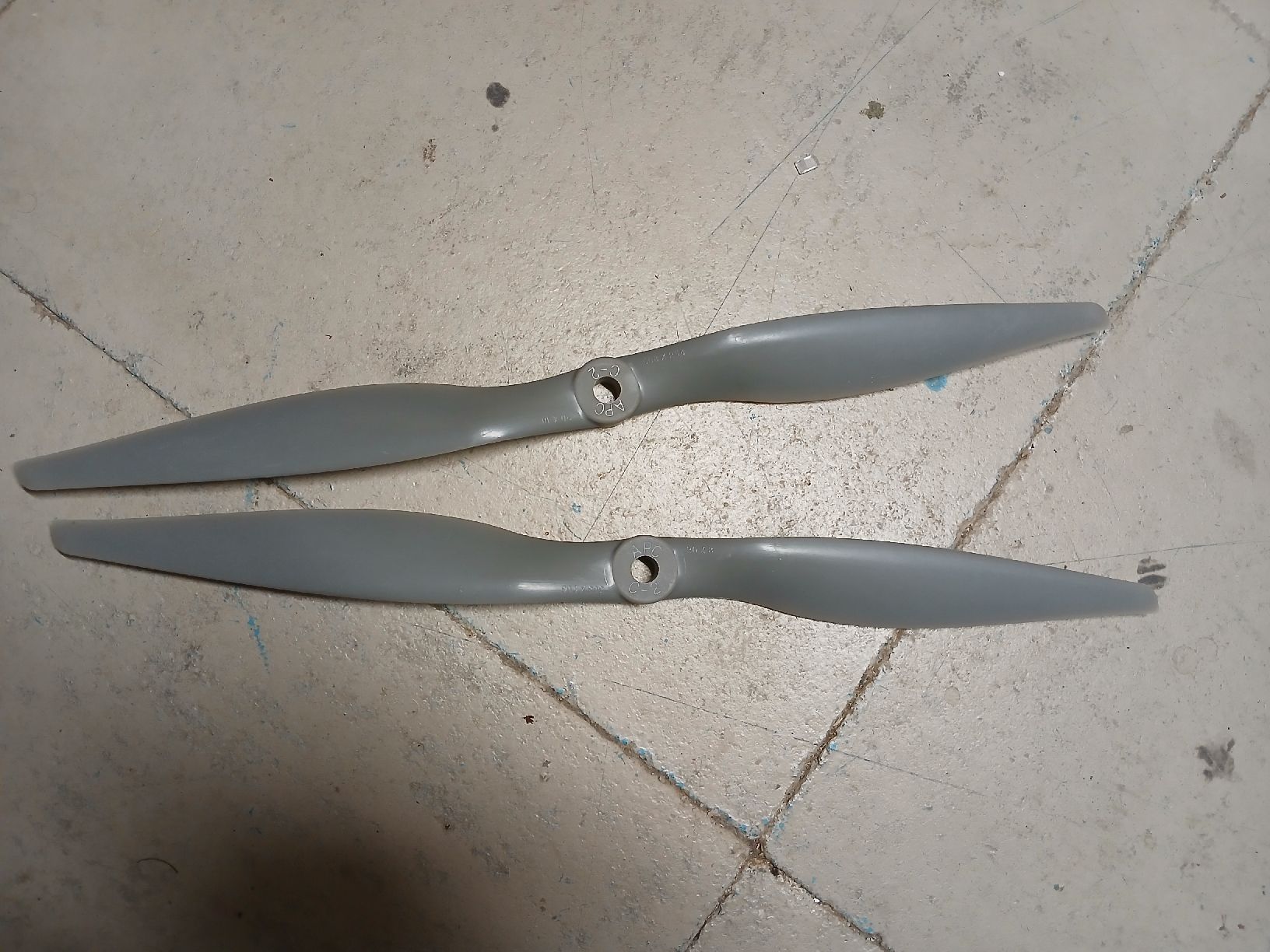 RC Modellbau: 2x Propeller APC 20x10 20x8 neuwertig – Neu (gemäss Beschreibung) aus Weier im Emmental von Vier4