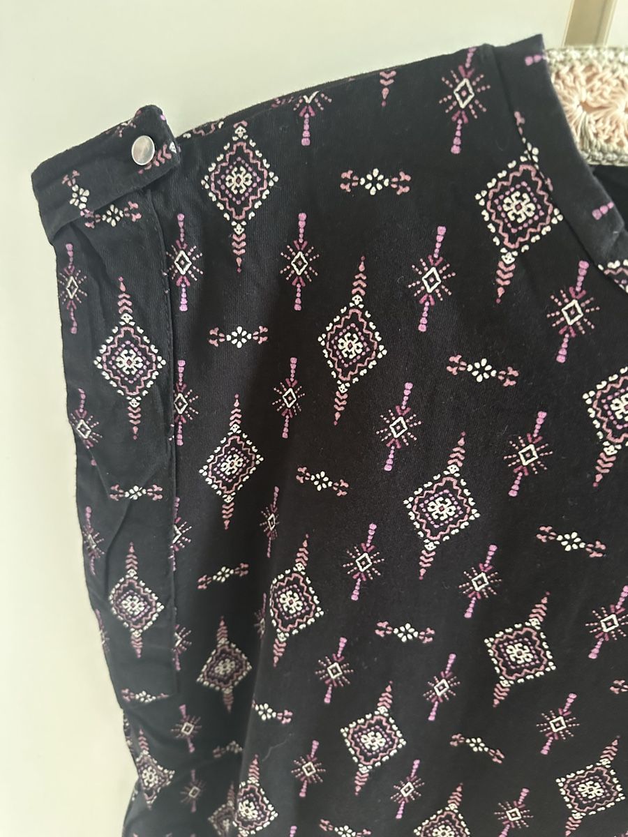 T-shirt: Neue Schwarzes Oberteil mit Ethno-Muster Gr. M – Nuovo (secondo la descrizione) da Langnau aA venduto da Camelia14 1