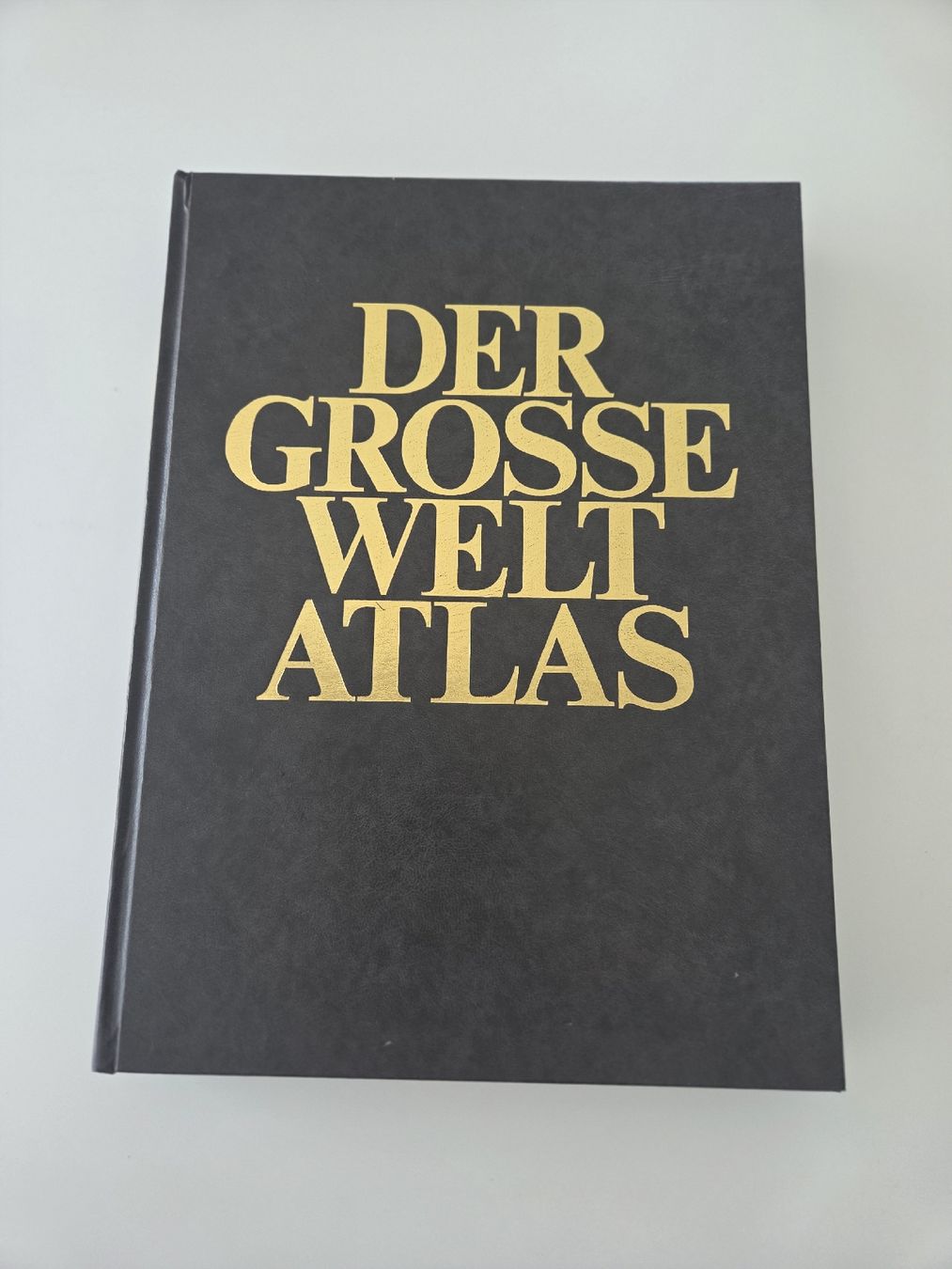 Libri: Der grosse Weltatlas mit Schutzhülle – Usato da Stans venduto da chessy.