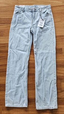 Jeans Bershka Straight Fit, hellblau, neu mit Etikett,