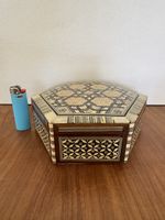 Schmuckschatulle aus Holz mit Perlmutt Intarsien - Vintage!