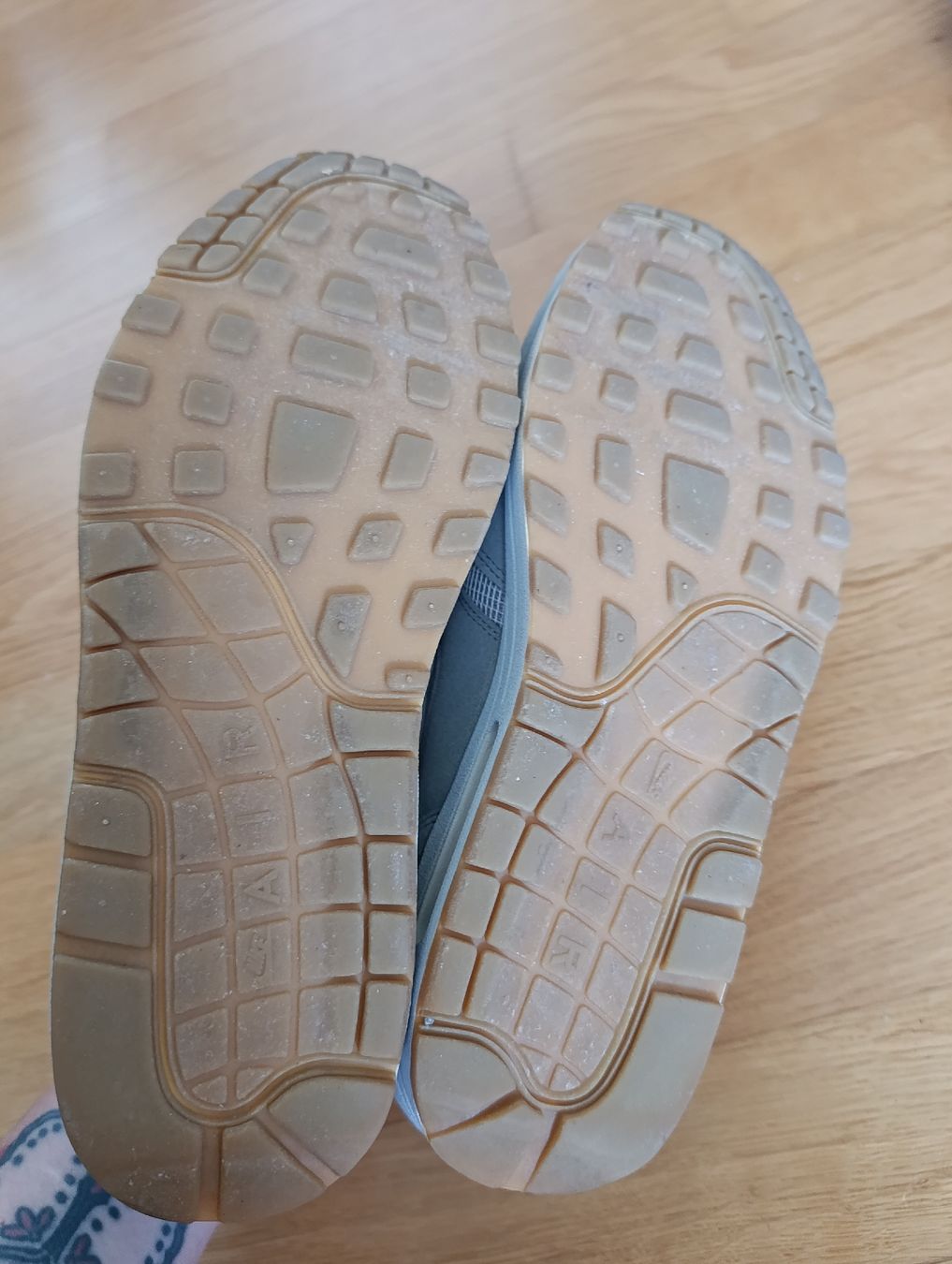 Nike Chaussures hommes: Nike Air Max 1 Grösse 42.5 – D'occasion à Baar par L.isa28 5