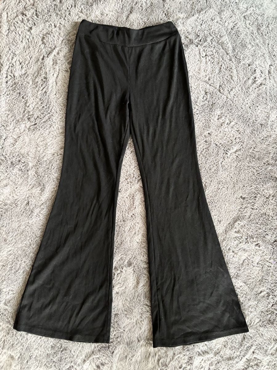 Leggings: Shein Black Flared Trousers – Nuovo (secondo la descrizione) da Wichtrach venduto da Re_Fit