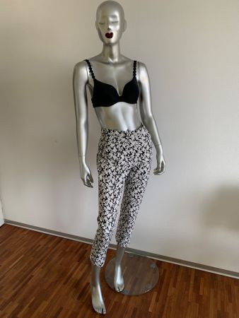 AKRIS: Floral gemusterte Sommerhose, 38