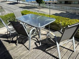 Gartentisch aus Metall und Glas mit 4 Stühlen