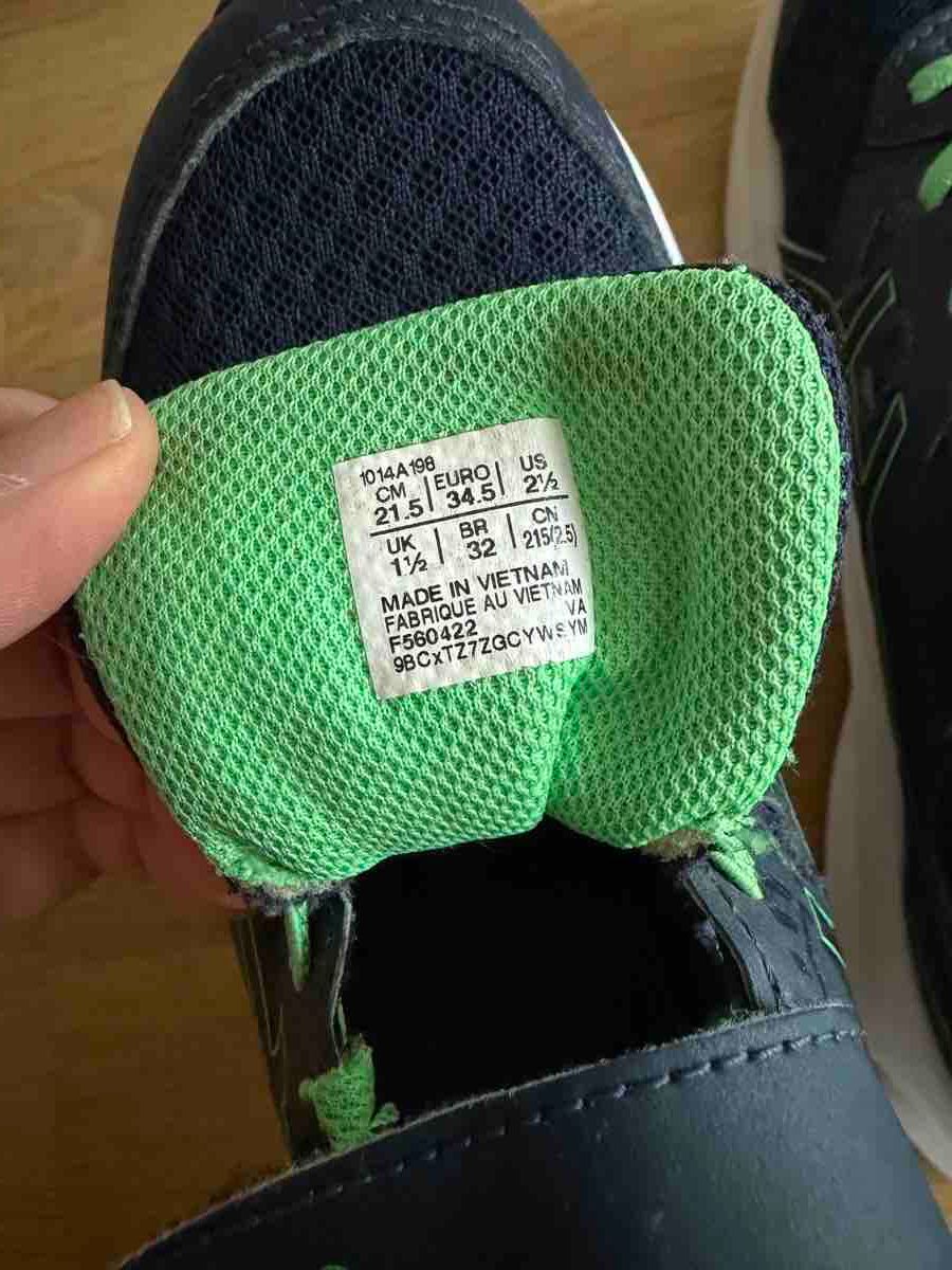 Asics Schuhe für Jungen: Kinder Sneaker Asics Grösse 34.5 – Gebraucht aus Zürich von Agave_Sue 2