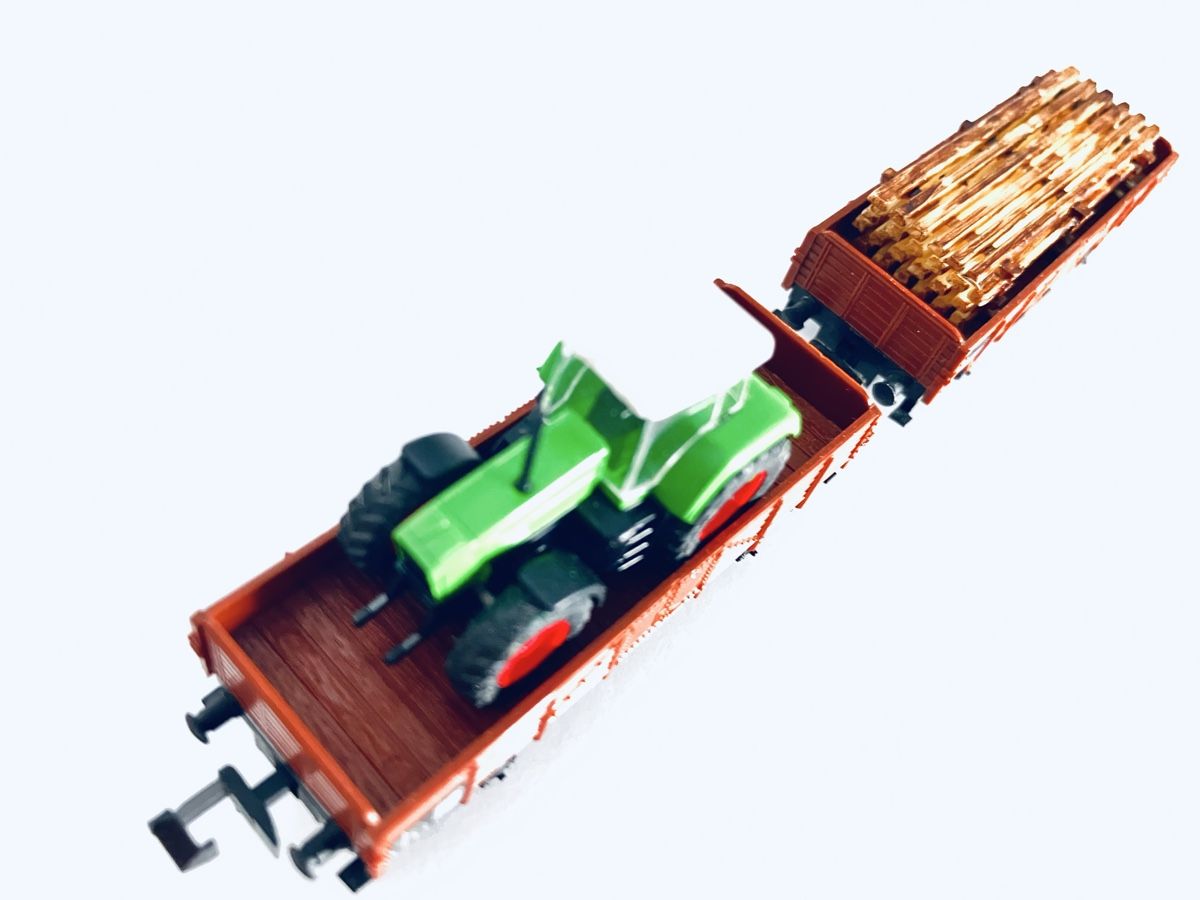 Trix Modellini di ferrovie: 2x Landwirtschaft Wagen mit TRAKTOR SPUR N – Usato da Oberbuchsiten venduto da Orsetto24 2