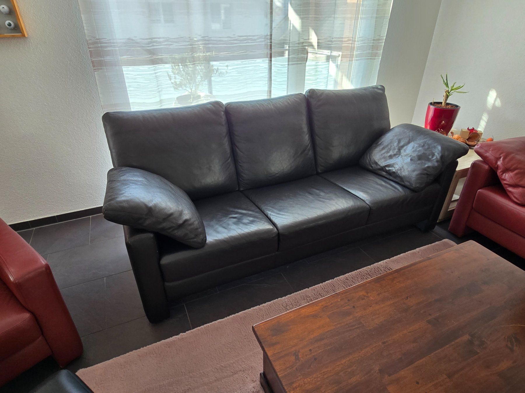 Divani: Ledersofa 3er/2er/Sessel und Höcker – Usato da Au SG venduto da Baumnuss 2