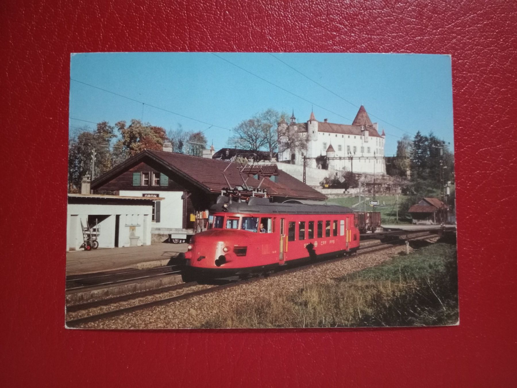 Ansichtskarten: AK Bahn Roter Pfeil beim Schloss Oron – Gebraucht aus Küttigen von Melisch1000