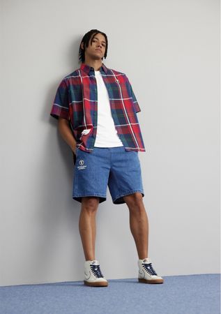 AAPE By A Bathing Ape WOVEN - Jeans Shorts - bleached denim