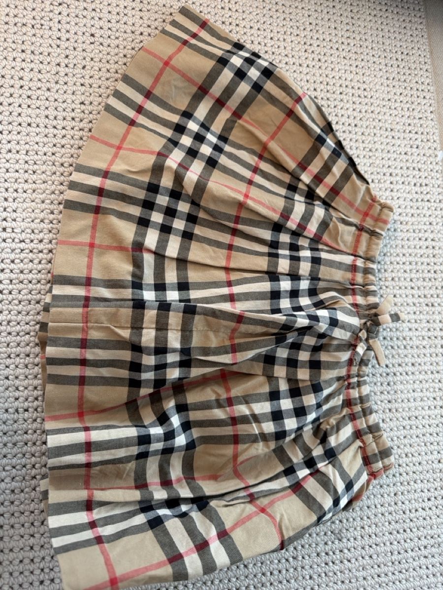 Burberry Vestiti & Gonne: Burberry Rock - Gr 92 – Usato da Rothenthurm venduto da LaThie