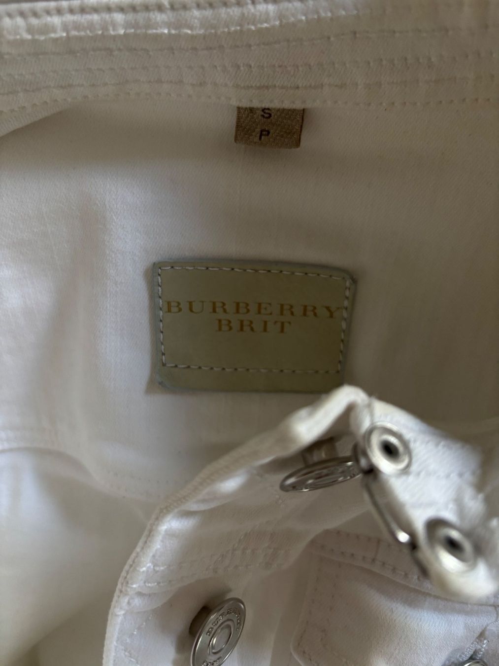 Burberry Vestes: BURBERRY  eelastische Jeansjacke, weiss 34 – D'occasion à Herrliberg par mayfi 7