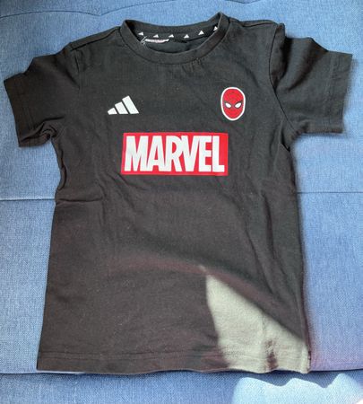 2er Set kurze Hose mit Marvel Shirt Grösse 104